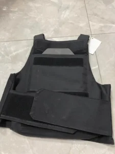 Plate carrier with cummerbund