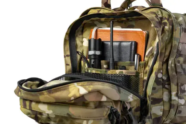 was man in einen taktischen Rucksack packt