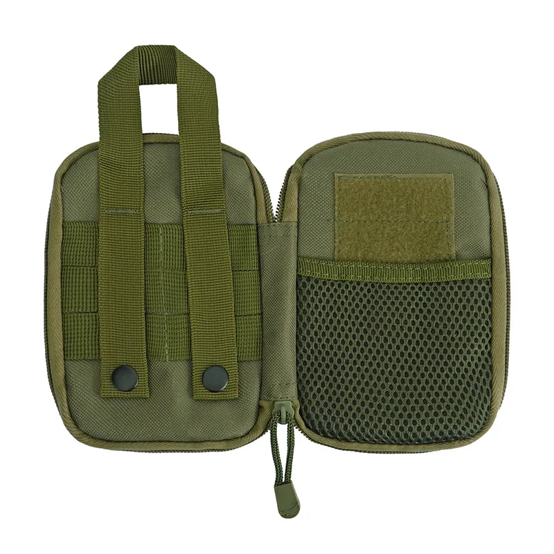 Bolsa MOLLE verde con bolsillo interno de malla, panel de velcro y correas exteriores para una fijación segura al equipo táctico.
