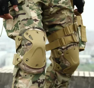 calças de camuflagem com joelheiras tácticas