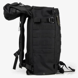 mochila preta de viagem