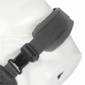 Shoulder strap with magnetic buckle