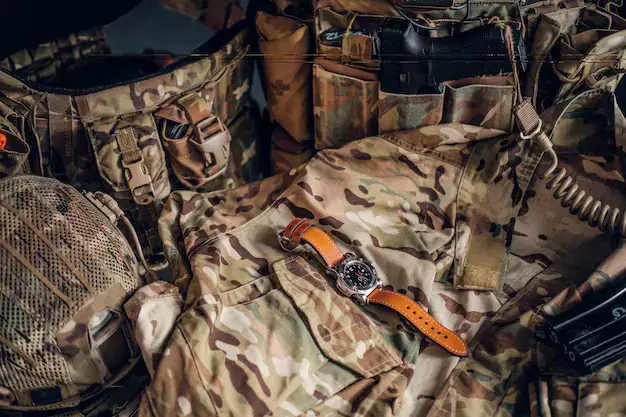 uniforme militar com padrão típico de camurça