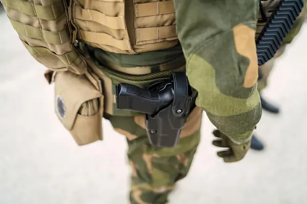 fuerza especial-soldado-camuflaje-con-arma-misión