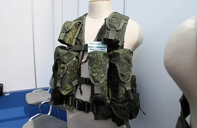6Sh117 load bearing vest @Wikimedia Commons
