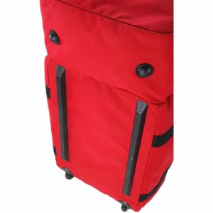 Красная тактическая сумка с черными колесами и ручками.