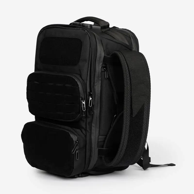 Mochila tática preta com porta de carregamento USB