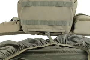 tasca inferiore con cerniera e copertura antipioggia