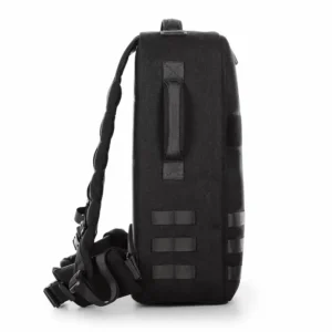 piccolo zaino tattico nero con cinghia imbottita e fibbie