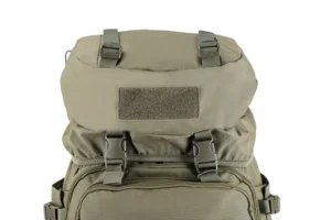 coperchio superiore di uno zaino tattico da trekking di grandi dimensioni, con area in velcro e fibbie a sgancio rapido