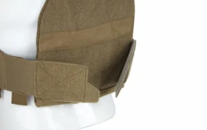 Регулируемата каишка с кука и примка на тактическата жилетка