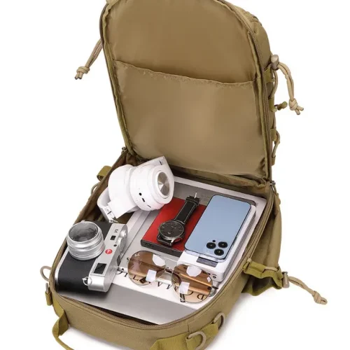 Mochila táctica abierta de color canela