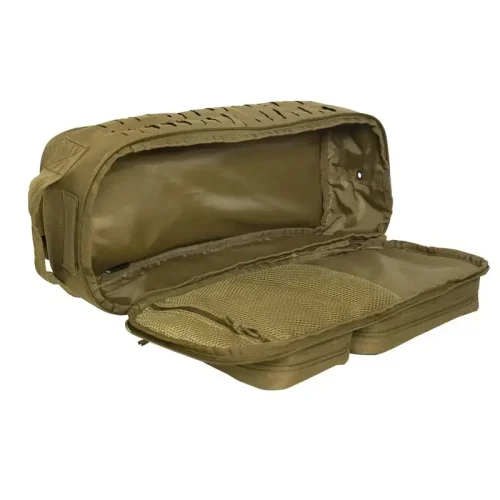 Bolsa táctica abierta de color canela (se muestra el compartimento principal vacío con bolsillo de malla)