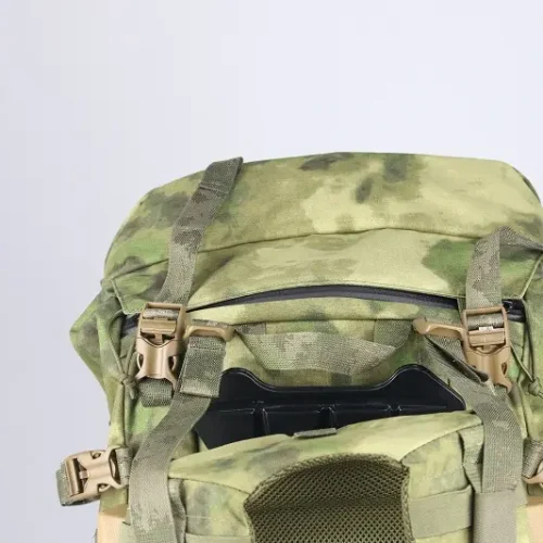 Compartimento superior da mochila tática com fivelas de libertação rápida e tampa