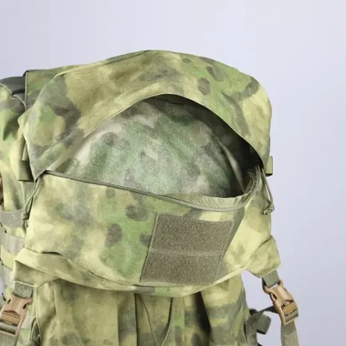 Tampa de mochila militar camuflada com bolso com fecho de correr e zona de remendo com velcro