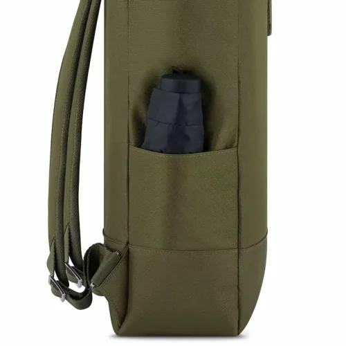 olivengrøn rygsæk med rulletop og sidelomme med paraply