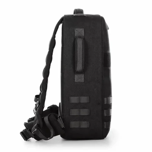 piccolo zaino tattico nero con cinghia imbottita e fibbie